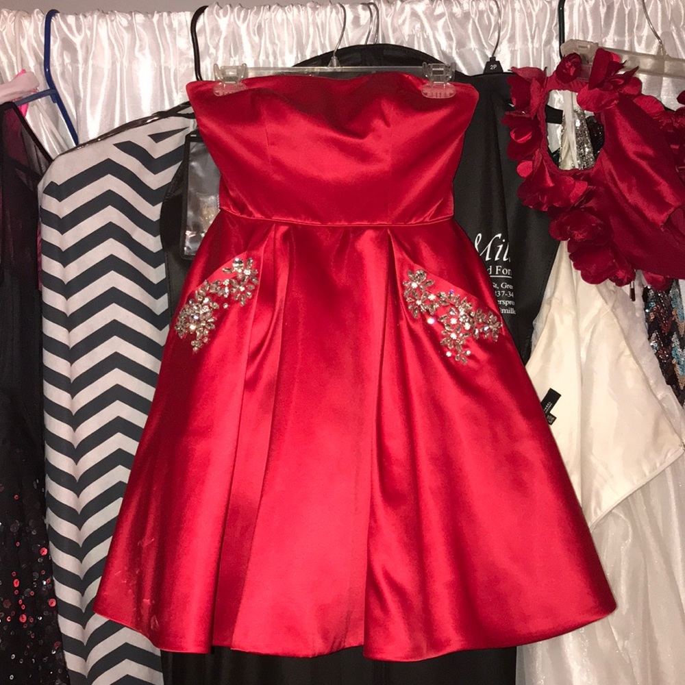 Red short Sherri hill dress